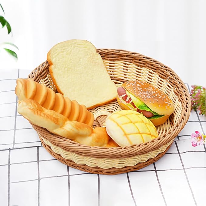 RT&BS Round Wicker Bread Basket, Christmas Food Baskets, Eco-Friendly Sturdy Stackable Fruit Basket for Kitchen, Store, Restaurant, Party (Bicolor, M)