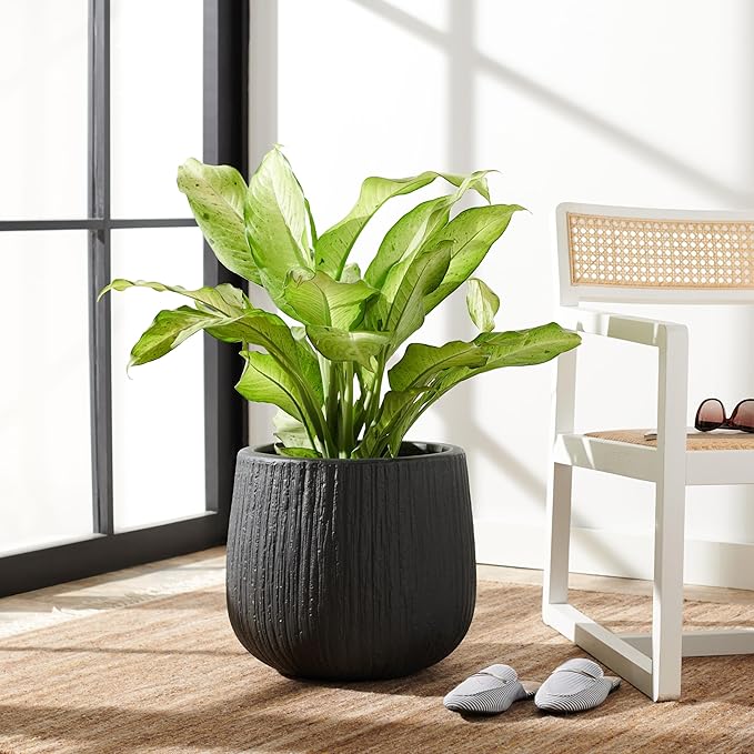 SAFAVIEH Outdoor Collection Francia Grey Concrete Planter (Fully Assembled)