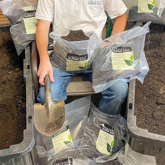 California Super Soil Premium 100% Organic Super Soil - 18+ Nutrient Blend - Living Soil Technology - Potting and Garden Soil for Indoor Grow Kit - 6Lbs Bag - Grows 2 Plants